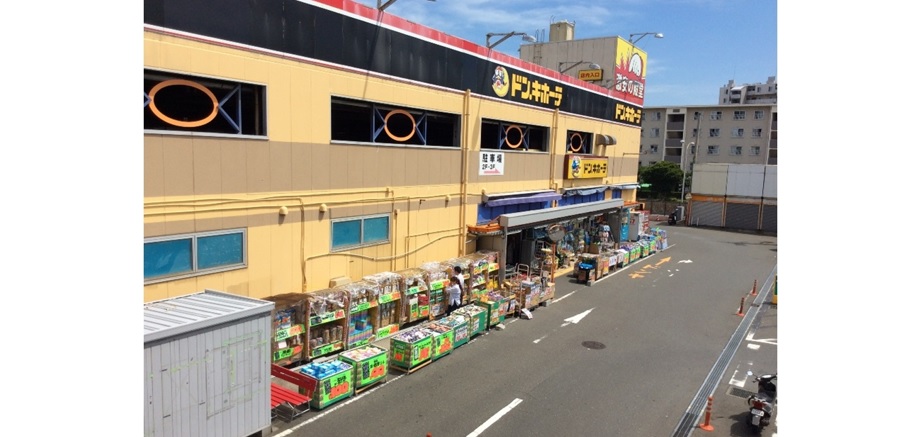 駐車場の広い若者が多い店舗