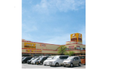 MEGAドン・キホーテ北鴻巣店/屋外レジ側キッチンカースペース自販機前