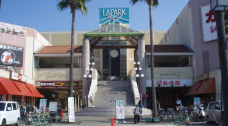 MEGAドン・キホーテ岸和田店/駅側出入口横